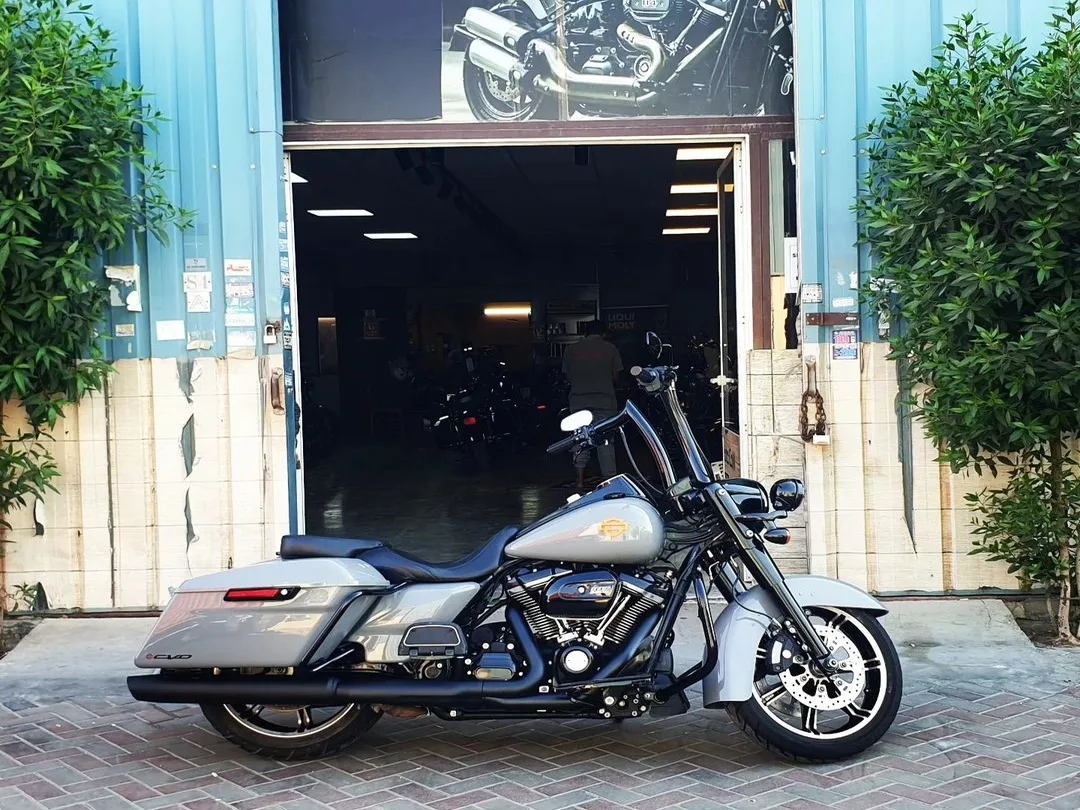 2020 HARLEY-DAVIDSON ROAD KING - FLHR