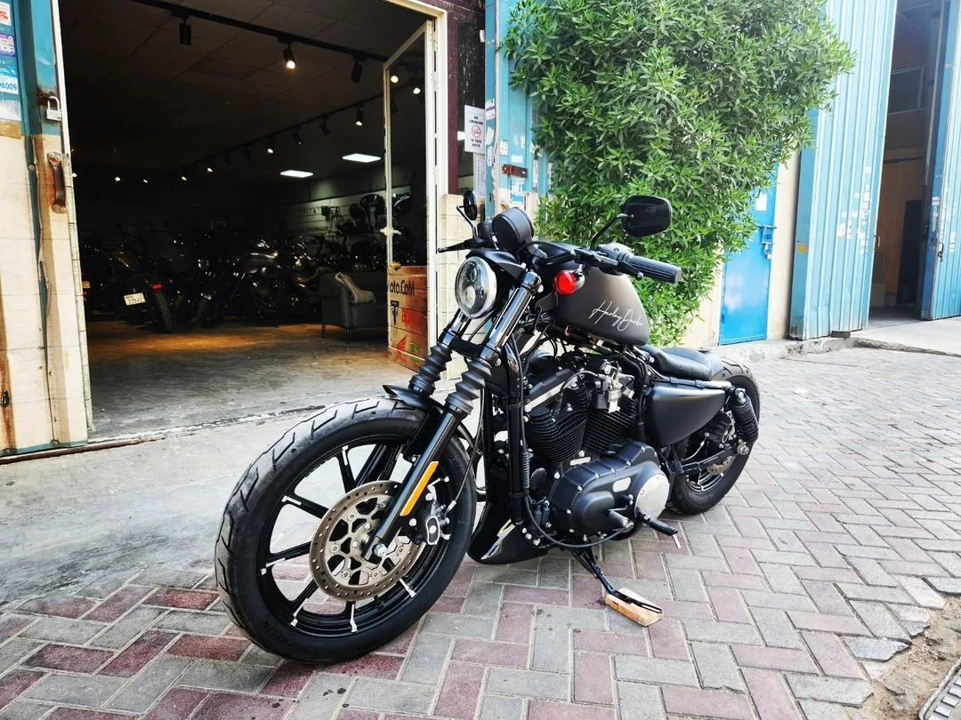 Copertura Laterale Batteria Per Harley Sportster | Iron 883, 1200, Forty Eight | Nero Opaco, Montaggio Semplice
